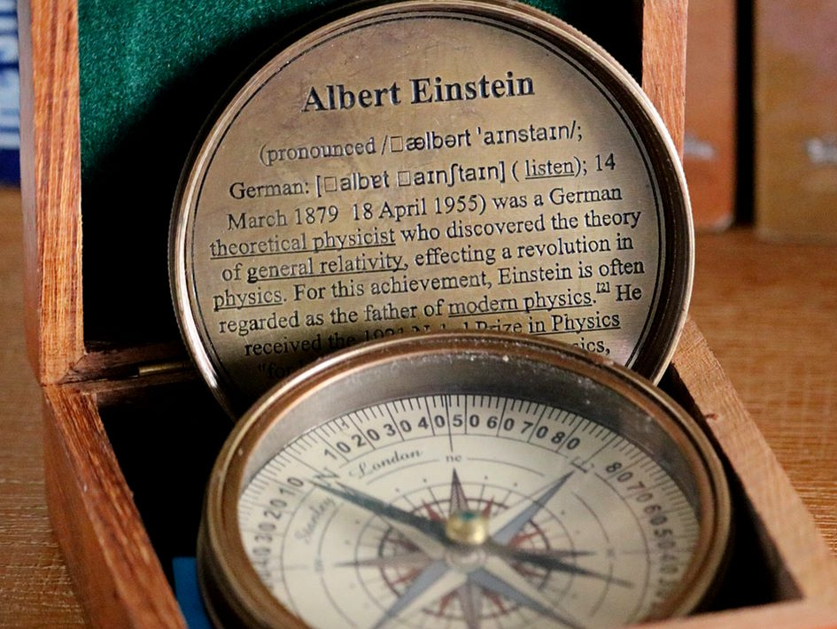 albert_einstein compass with Albert Einstein engraving on lid